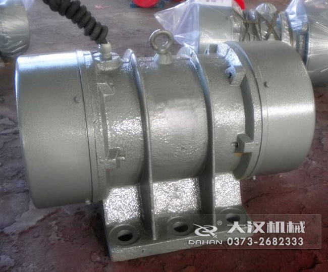 VB振動(dòng)電機(jī)是靠偏心塊的振動(dòng)而造成的，振動(dòng)源所以偏心塊的角度和大小是比較重要的。