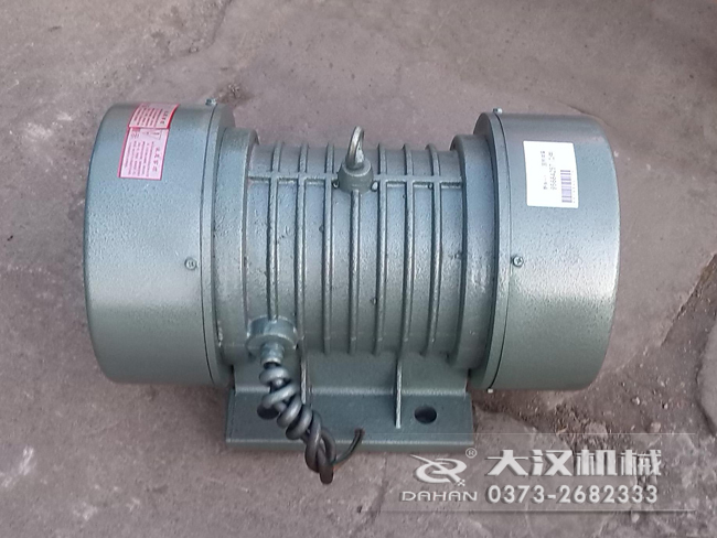 VB振動(dòng)電機(jī)的選型要根據(jù)所匹配產(chǎn)品需要的激振大小，進(jìn)行選擇。