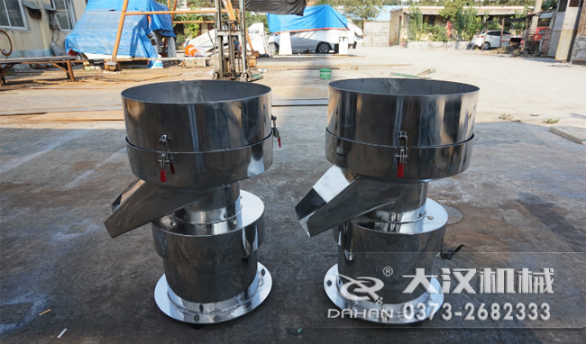 不銹鋼涂料振動篩是一種比較受用戶歡迎的產(chǎn)品之一，主要優(yōu)勢耐酸堿，不生銹，使用壽命長。